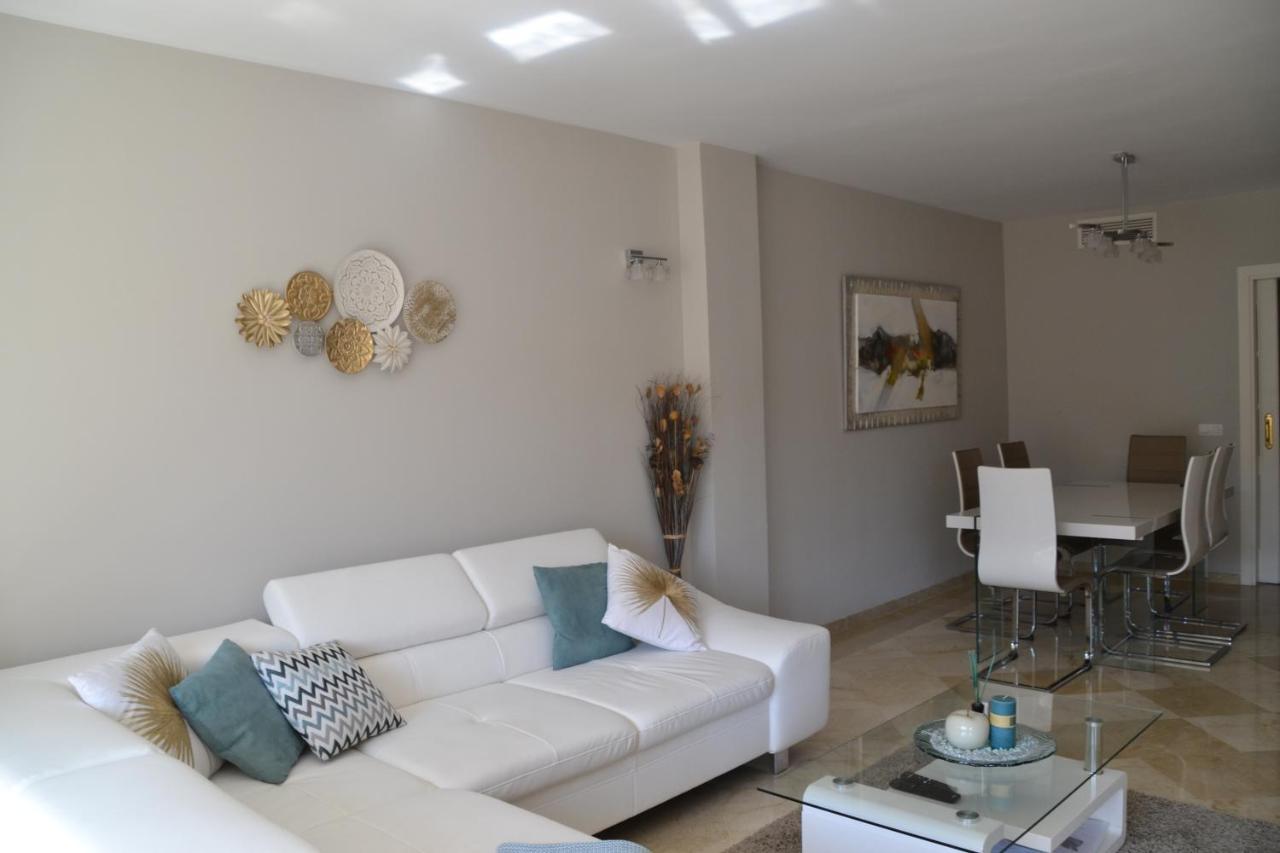 Appartement Hillside Suite มิฮาส ภายนอก รูปภาพ