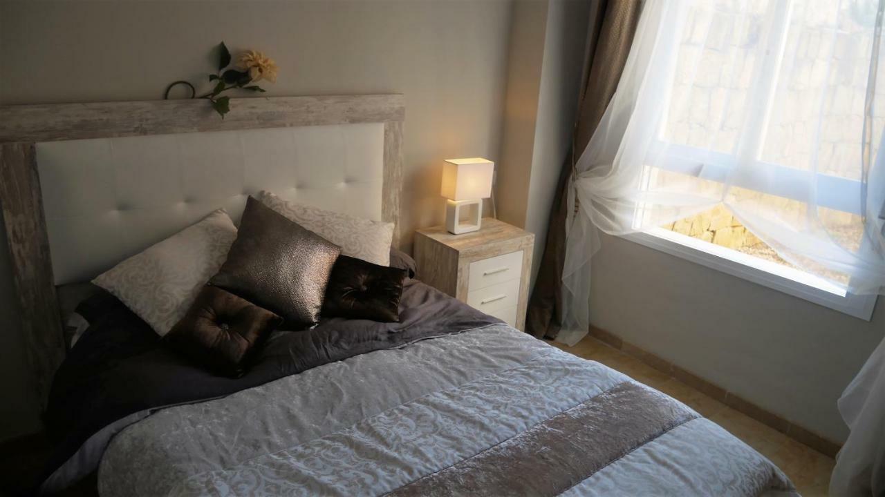 Appartement Hillside Suite มิฮาส ภายนอก รูปภาพ