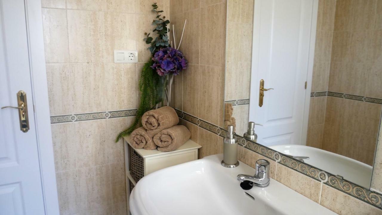 Appartement Hillside Suite มิฮาส ภายนอก รูปภาพ