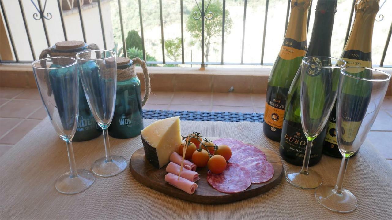 Appartement Hillside Suite มิฮาส ภายนอก รูปภาพ